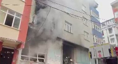 İstanbul- Bağcılarda iş yerinde çıkan yangın kısa süreli paniğe neden oldu