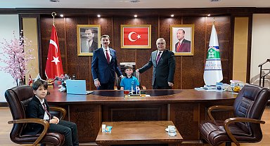 İstanbul - Bahçelievler Belediyesi'nde düzenlenen devir teslim töreninde deprem paniği