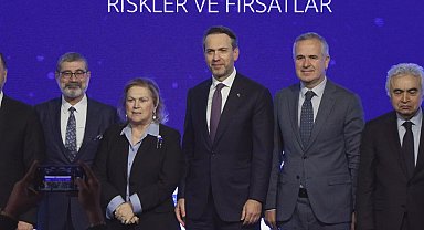 İstanbul- Bakan Bayraktar: Türkiye'deki 3 milyon 800 bin abonenin doğalgazını kendimiz karşılar hale geldik