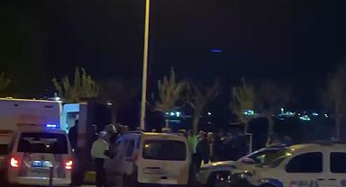 İstanbul - Bakırköy'de polise ateş edip kaçan iki kişi, kaza yaptıktan sonra yaralı olarak yakalandı