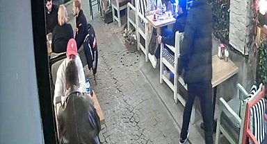 İstanbul-Beşiktaş'ta kafeteryada silahlı saldırı; eşinin yanında ensesine ateş edip kaçtı