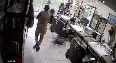 İstanbul- Beylikdüzü'nde deprem sırasında oğlunu berberde unuttu