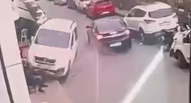 İstanbul- Beyoğlu'nda 17 yaşındaki sürücünün çarptığı adam hayatını kaybetti; kaza kamerada