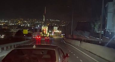 İstanbul- Büyükçekmece'de yolunu kestiği minibüsün camını yumrukladı