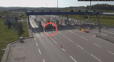 İstanbul- Çekmeköy'de gişelerden 110 kilometre hızla geçen şüpheli kamerada