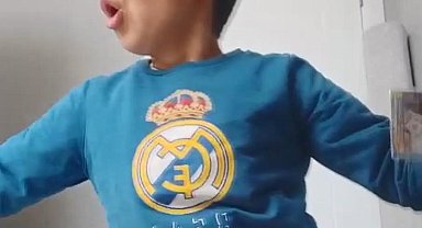 İstanbul - Depreme oyun oynarken odasında yakalandı; 'Deprem' diye bağırdı