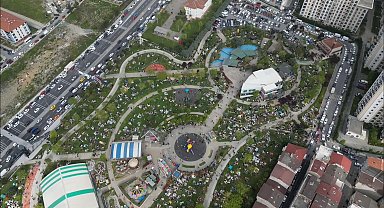 İstanbul - Esenler 15 Temmuz Millet Bahçesi ve Deprem Parkı'ndaki yoğunluk havadan görüntülendi