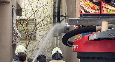 İstanbul- Esenyurt'ta 4 katlı binadaki lokantada çıkan yangında iki işçi kurtarıldı