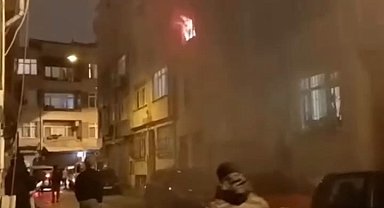 İstanbul - Fatih'te 3 katlı binada çıkan yangın söndürüldü