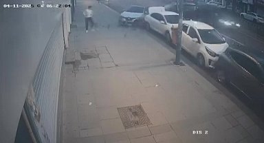 İstanbul - Fatih'te otomobilin park halindeki araçlara çarptığı anlar kamerada