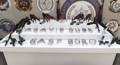 İstanbul - Haraç çetesinin cephaneliği ele geçirildi