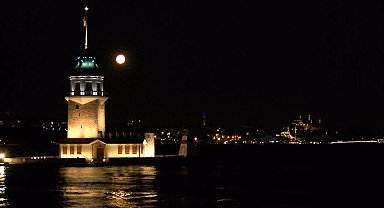 İstanbul - İstanbul'da baharın habercisi 'Pembe Ay' görsel şölen oluşturdu