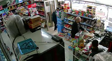 İstanbul- İstanbul'da deprem sırasında binalardan panikle çıktılar - Fotoğrafla