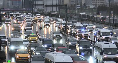 İstanbul - İstanbul'da trafik yoğunluğu yaşanıyor Aktüel görüntülerle