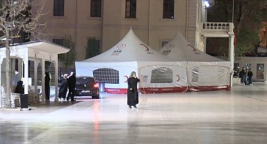 İstanbul - İstanbullular geceyi camiler, spor salonları ve parklarda geçirdi