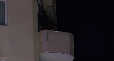 İstanbul - Kadıköy'de 6 katlı binanın 5'inci katında balkon çöktü; bina tahliye edildi