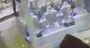 İstanbul - Kapalıçarşı'da kuyumcudan altın bilezik çaldı; 81'inci işinde yakalandı