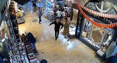 İstanbul - Kaparalıçarşı'da esnaf ve müşterilerin deprem sırasında kaçışı kamerada