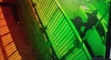 İstanbul- Kartal'da park halindeki otomobilden 50 bin lira çalan şüpheliler kamerada