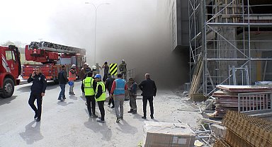 İstanbul -Küçükçekmece'de yurt tadilatında yangın: 3 işçi dumandan etkilendi