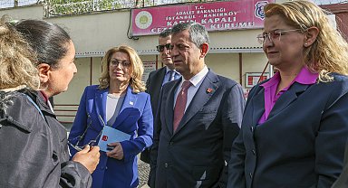 İstanbul - Özgür Özel, Bakırköy Kadın Kapalı Cezaevi'ndeki tutukluları ziyaret etti