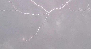 İstanbul- Pegasus uçağına yıldırım isabet etti