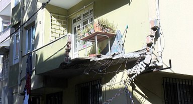 İstanbul - Pendik'te 5 katlı binanın 1'inci katında balkon çöktü