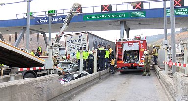 İstanbul - Pendik'te TIR'ın altına giren otomobilde hayatını kaybedenlerin cenazeleri Adli Tıp Kurumu'nda