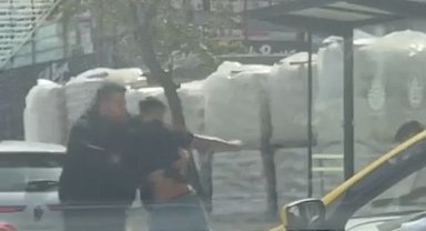 İstanbul- Sancaktepe'de sürücülerin yumruklu kavgası kamerada