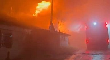 İstanbul - Sarıyer'de iki ev ve bir baraka alev alev yandı