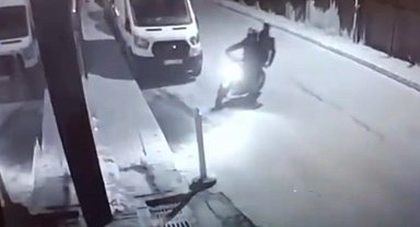 İstanbul - Sarıyer'de villaların olduğu siteye el bombalı saldırı kamerada