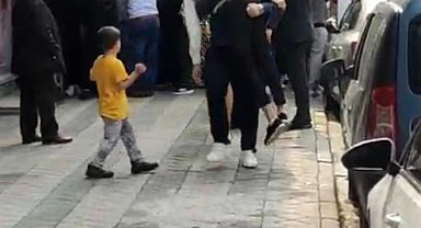 İstanbul -Sultangazi'de düğün salonunda çıkan kavga sokağa taştı