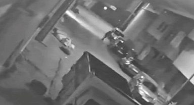 İstanbul- Sultangazi'de otomobilin camını ve aynasını kırıp kaçtı