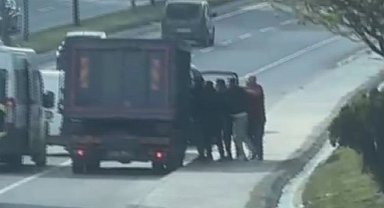 İstanbul - Sultangazi'de trafik kavgası kamerada