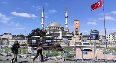 İstanbul- Taksim'de 1 Mayıs hazırlıkları sürüyor