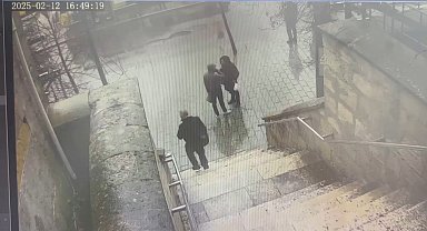 İstanbul- Telefonla aradıkları kişileri kendilerini polis olarak tanıtıp dolandıran şüpheliler yakalandı