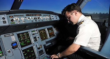 İstanbul - THY'nin en genç pilotu; 17 yaşında lisans aldı, 22 yaşında pilot oldu