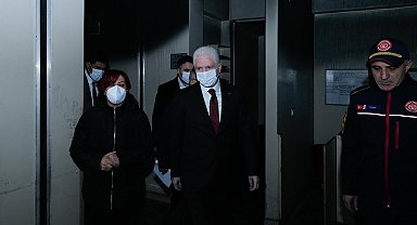 İstanbul- Vali Gül, Maltepe Huzurevi'ndeki yangından etkilenenleri hastanede ziyaret etti