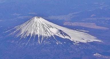 Japonya'da üniversite öğrencisi, bir haftada iki kez Fuji Dağı'ndan kurtarıldı