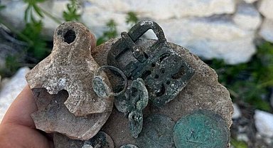 Kaçak kazıda çıkan objeleri satmak için müşteri arayan 4 şüpheli yakalandı