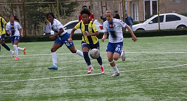 Kadın futbolunda Hakkarigücü, Fenerbahçe Petrol Ofisi'ne 2-1 mağlup oldu