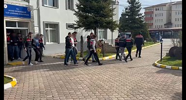 Kadın profili kullanıp açtıkları sahte hesaplarla 500 milyon liralık vurgun yaptılar