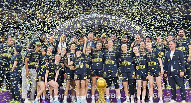 Kadınlar Basketbol Süper Ligi Şampiyonu Fenerbahçe, kupasını aldı
