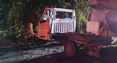Kamyonet 150 metre yuvarlandı; 1 ölü, 1 yaralı