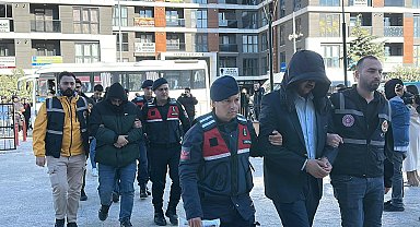 Kapıkule'de rüşvet operasyonunda gözaltına alınan 38 gümrük muhafaza memuru adliyede