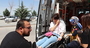 Kapıyı kırıp girdiği evde eşini darbetti