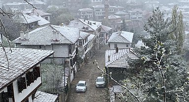 Karabük'te kar yağışı etkili oluyor