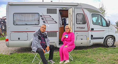 Karavanla Türkiye turuna çıkan Polonyalı çift, Diyarbakır'a hayran kaldı