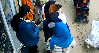 Kılıftaki 200 doları çalıp, cep telefonu teslim etti; sahibi sarılıp teşekkür etti