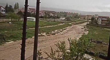 Kırıkkale'de sağanak; dereler taştı, evleri su bastı